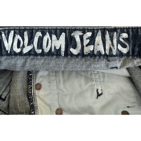 Volcom Yae Juniors Size 7 Blue Denim distressed Cut-off Shorts NWT - Picture 13 of 16